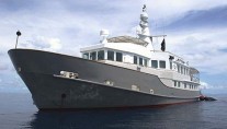 Motor Yacht Amnesia Bow